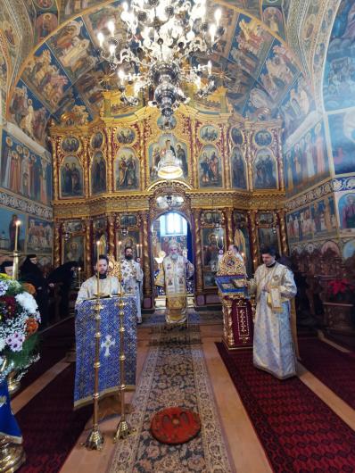 IPS Ioachim a slujit la Mănăstirea Varatic