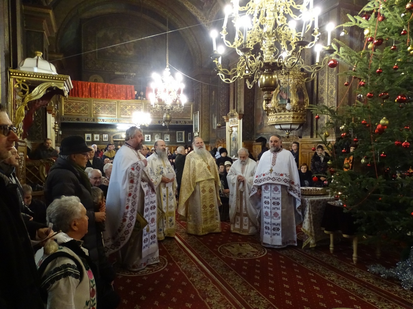 Parohia „Sfântul Ioan Botezătorul” - Mărăței I din Piatra Neamț, în straie de sărbătoare Parohia „Sfântul Ioan Botezătorul” - Mărăței I din Piatra Neamț, în straie de sărbătoare