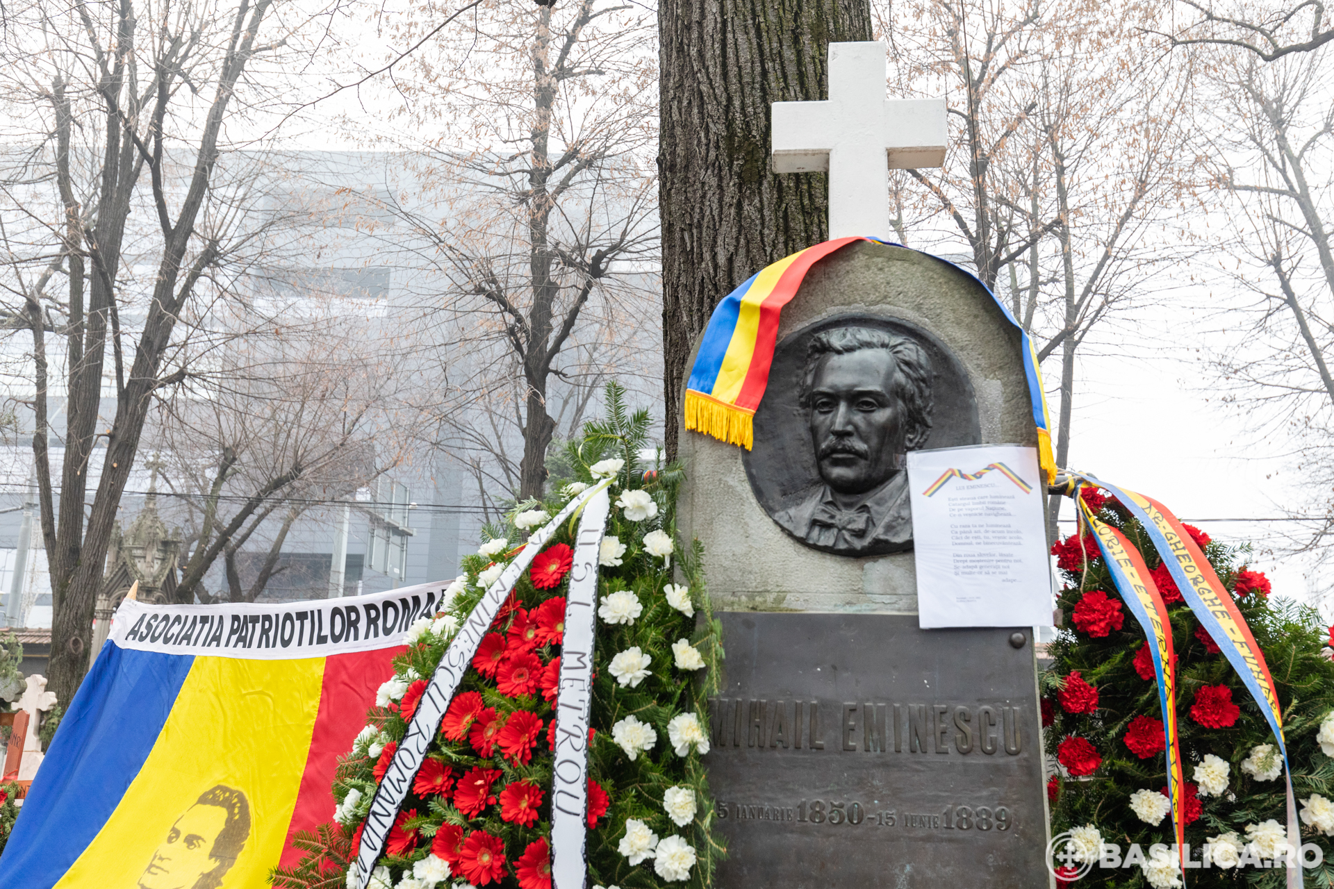 PS Timotei Prahoveanul a oficiat o slujbă de pomenire la mormântul poetului Mihai Eminescu