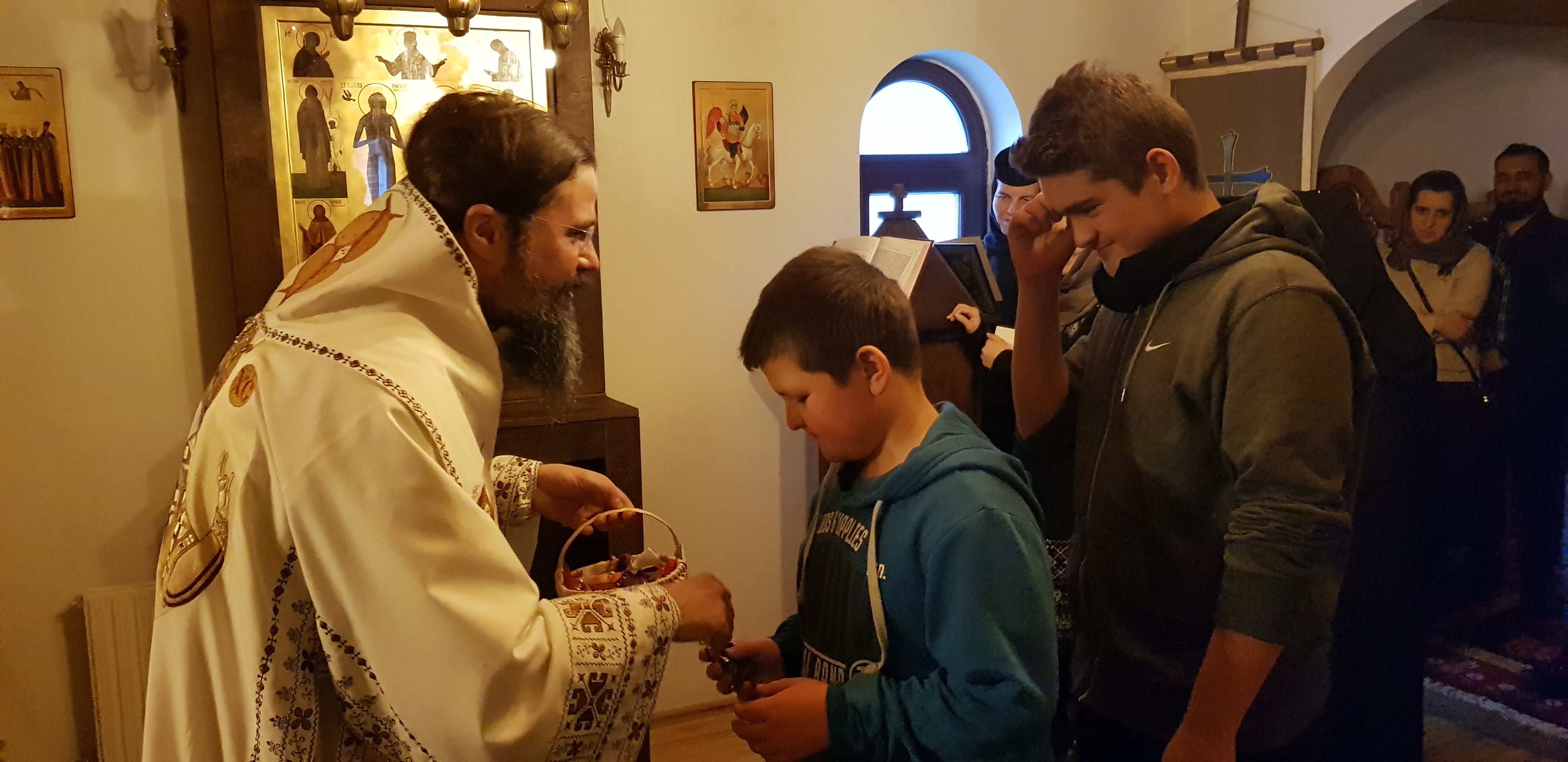 PS Părinte Episcop Macarie: „Durerea de mamă este una dintre cele mai mari și adânci dureri pe care le cunoaște umanitatea!”