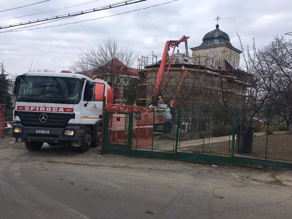 Biserica Spitalului Clinic de Pneumoftiziologie din Iaşi, în straie de sărbătoare