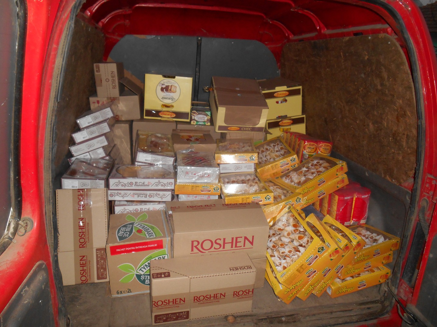 Activități filantropice la parohiile Chișcăreni și Sat Nou: cadouri, alimente, lemne, rechizite și multă dragoste