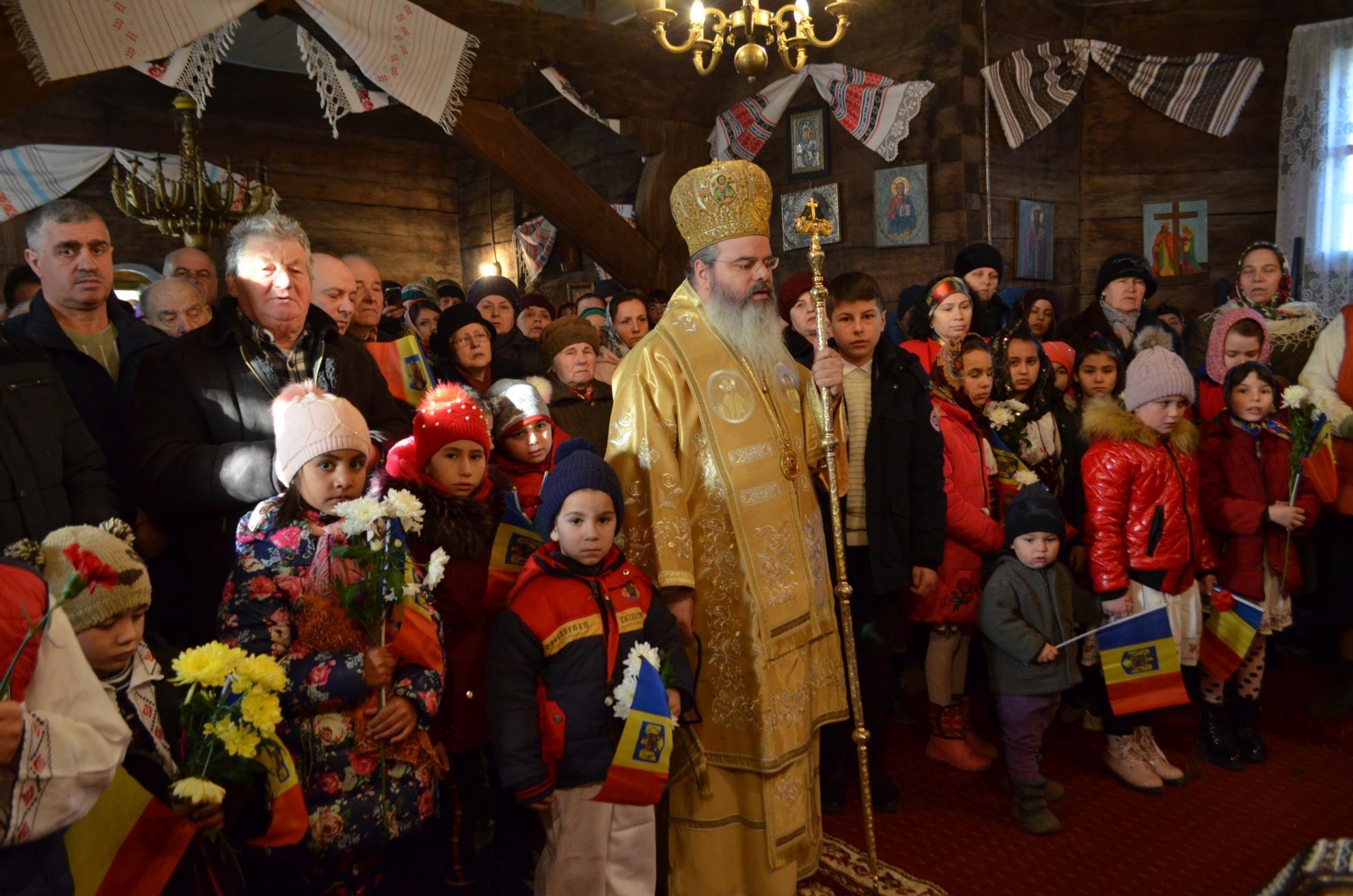 Liturghie arhierească în Parohia Călimăneşti, Protopopiatul Bârlad