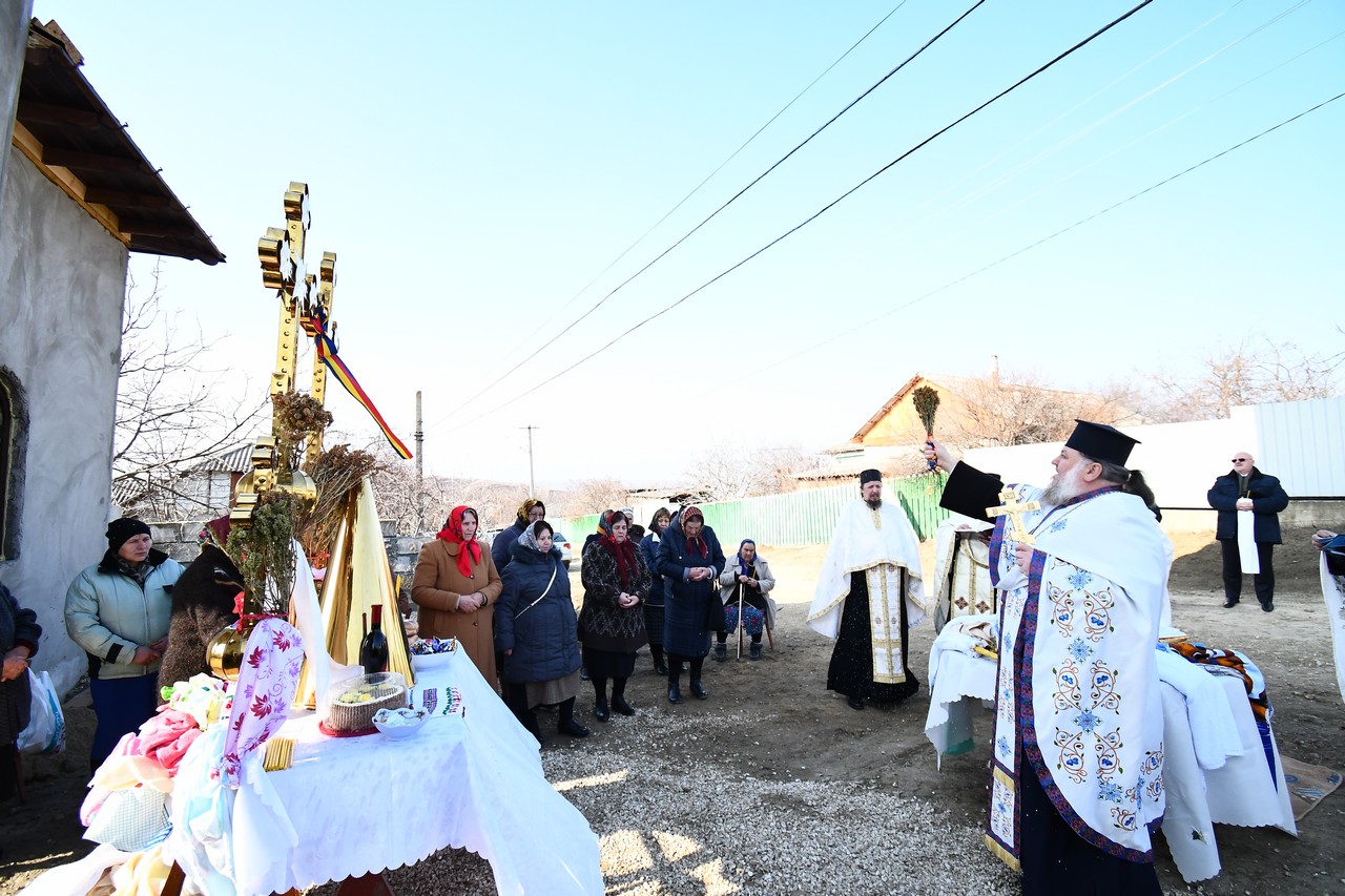 Crucile clopotniței din Parohia Romanovca au fost sfințite