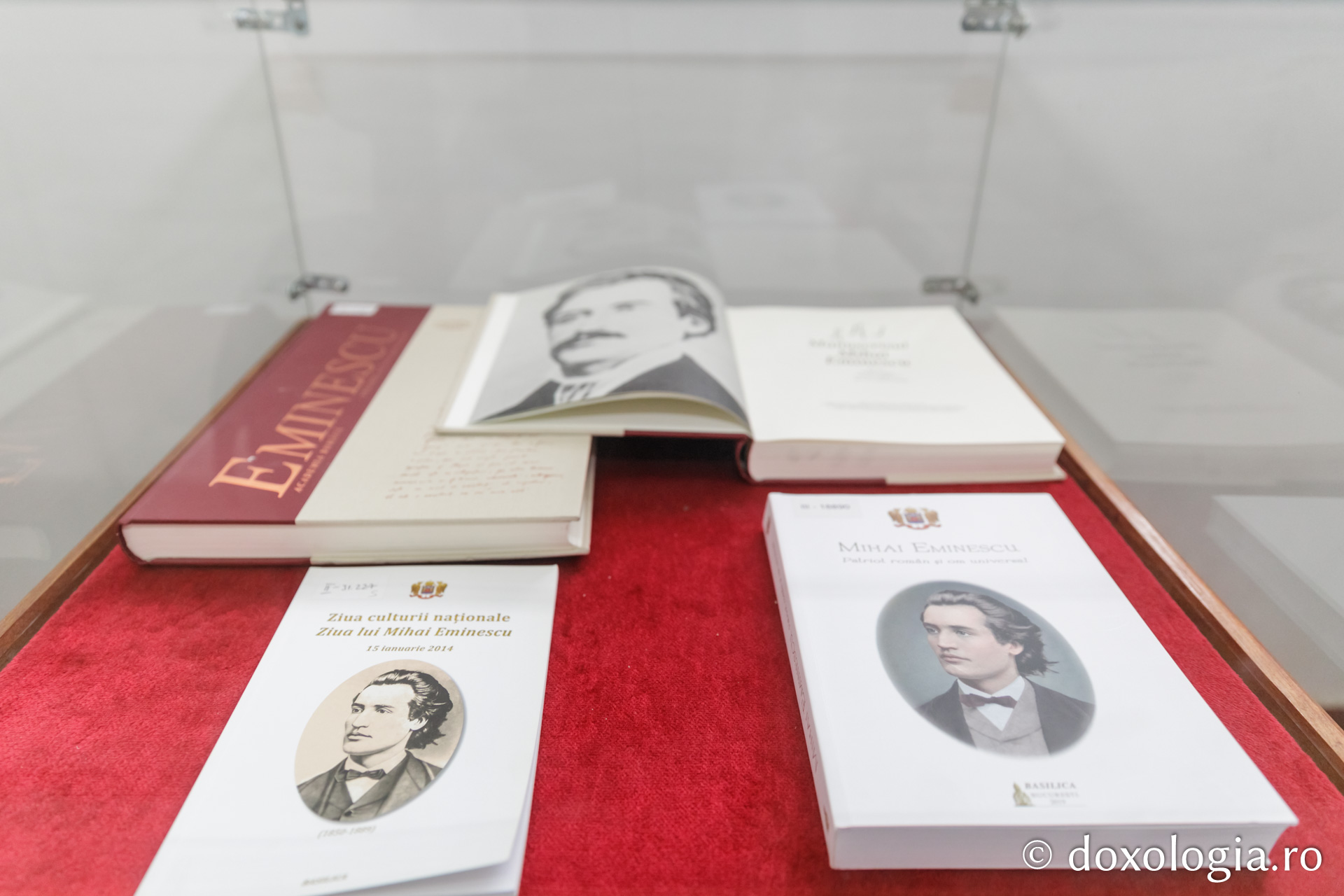 „Bădia Mihai” - Mihai Eminescu, neuitat şi cinstit de studenţii teologi ieşeni