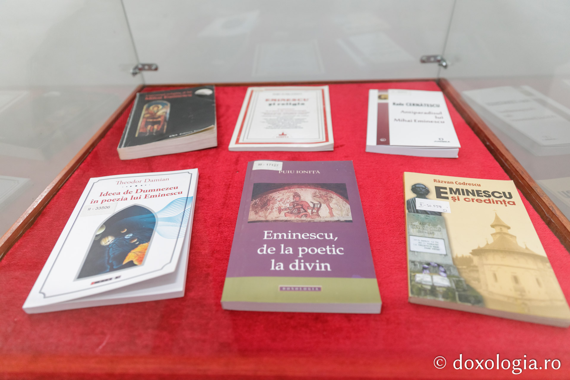 „Bădia Mihai” - Mihai Eminescu, neuitat şi cinstit de studenţii teologi ieşeni