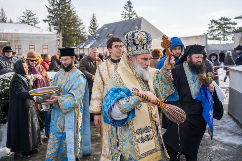 Liturghii arhiereşti de Bobotează la Roman şi la Huşi