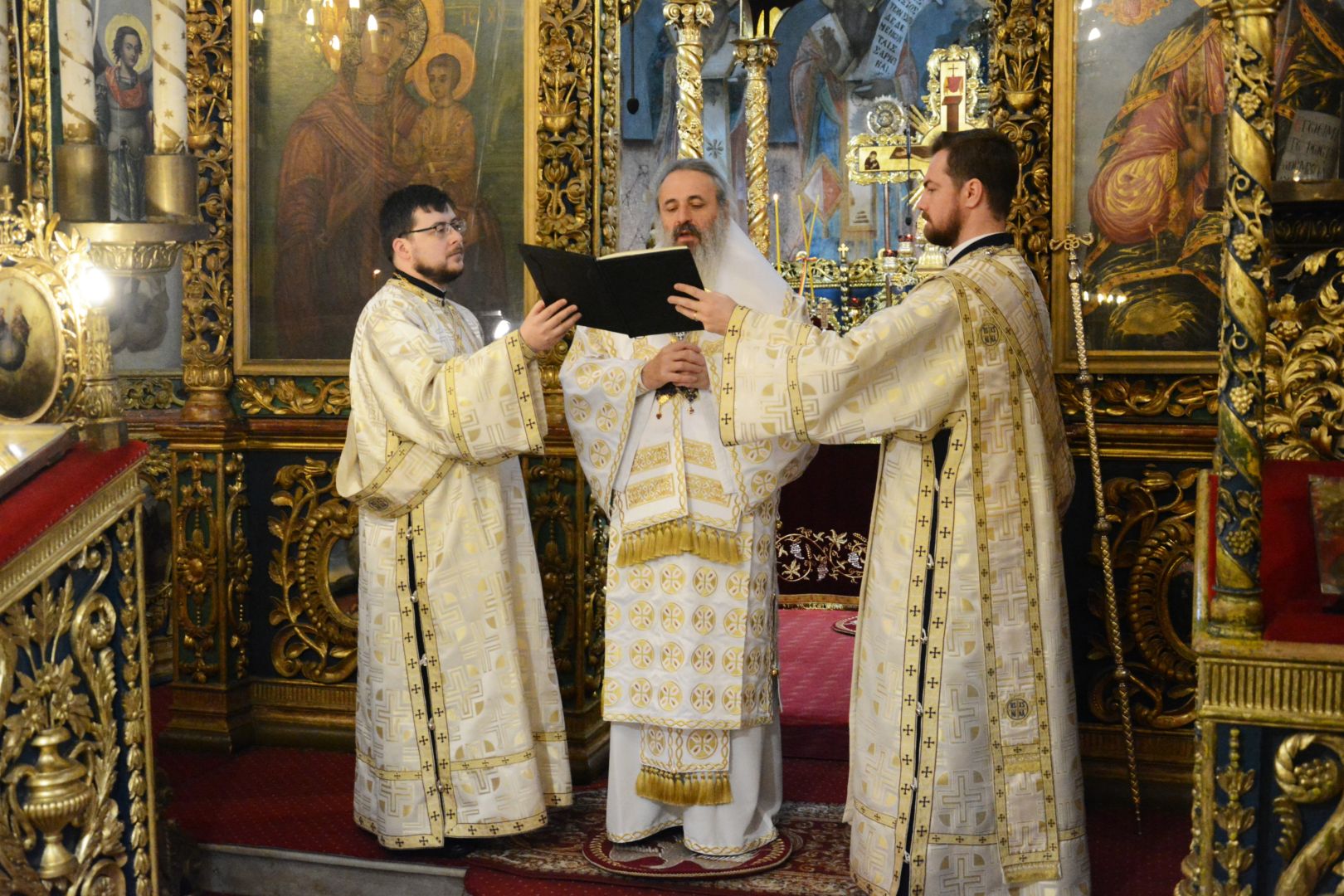 Ajunul Bobotezei la Mănăstirea Golia din Iași: „Dragostea îl ajută pe om să desăvârșească prezența Duhului Sfânt în el”