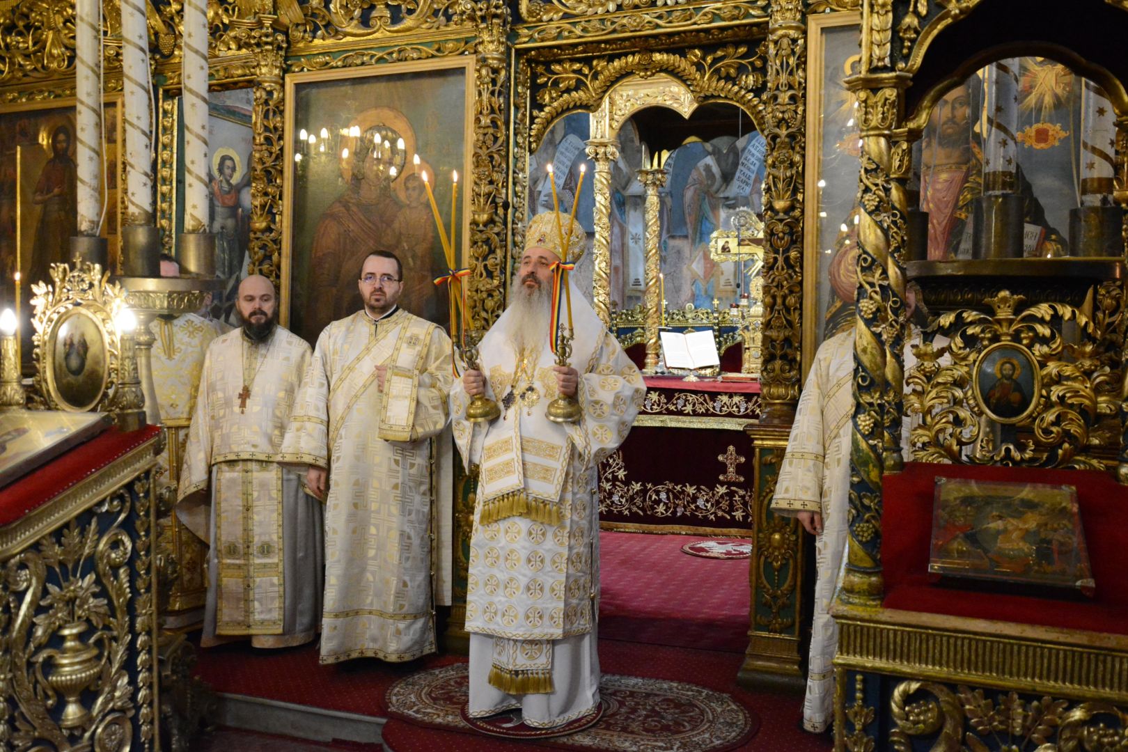 Ajunul Bobotezei la Mănăstirea Golia din Iași: „Dragostea îl ajută pe om să desăvârșească prezența Duhului Sfânt în el”