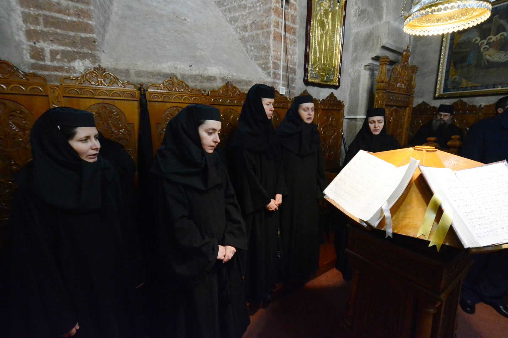 Părintele Mitropolit Teofan a slujit la Mănăstirea Războieni – Neamț