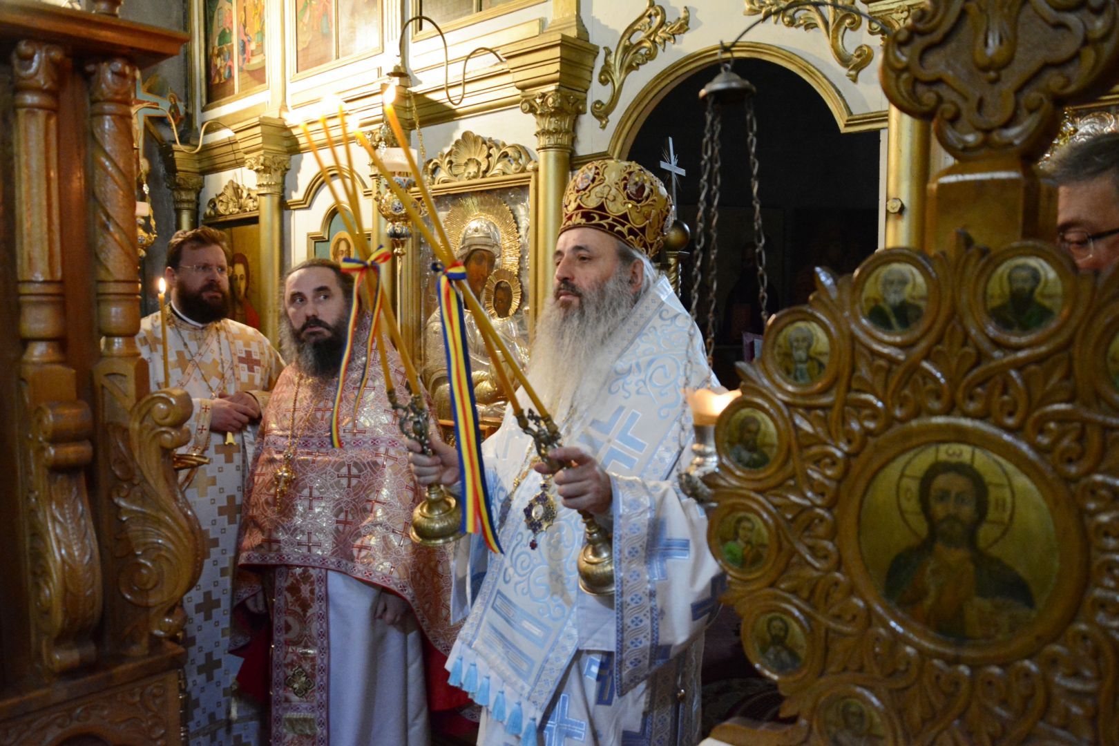 Părintele Mitropolit Teofan a slujit la Mănăstirea Războieni – Neamț