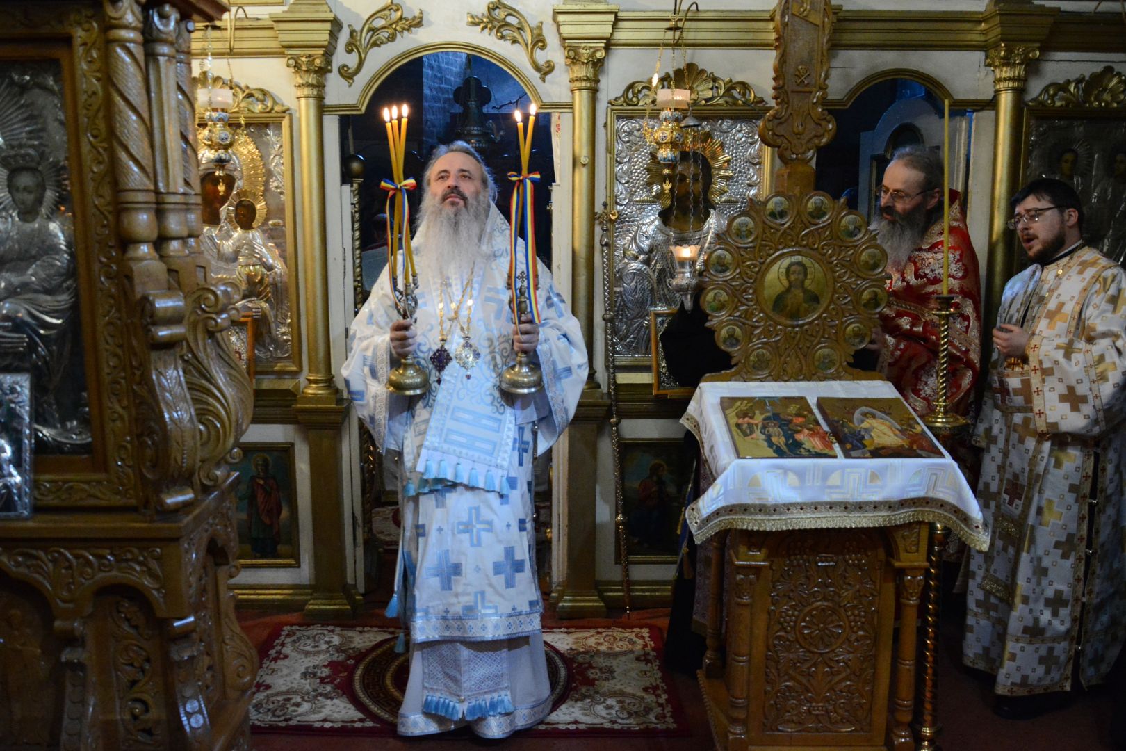 Părintele Mitropolit Teofan a slujit la Mănăstirea Războieni – Neamț