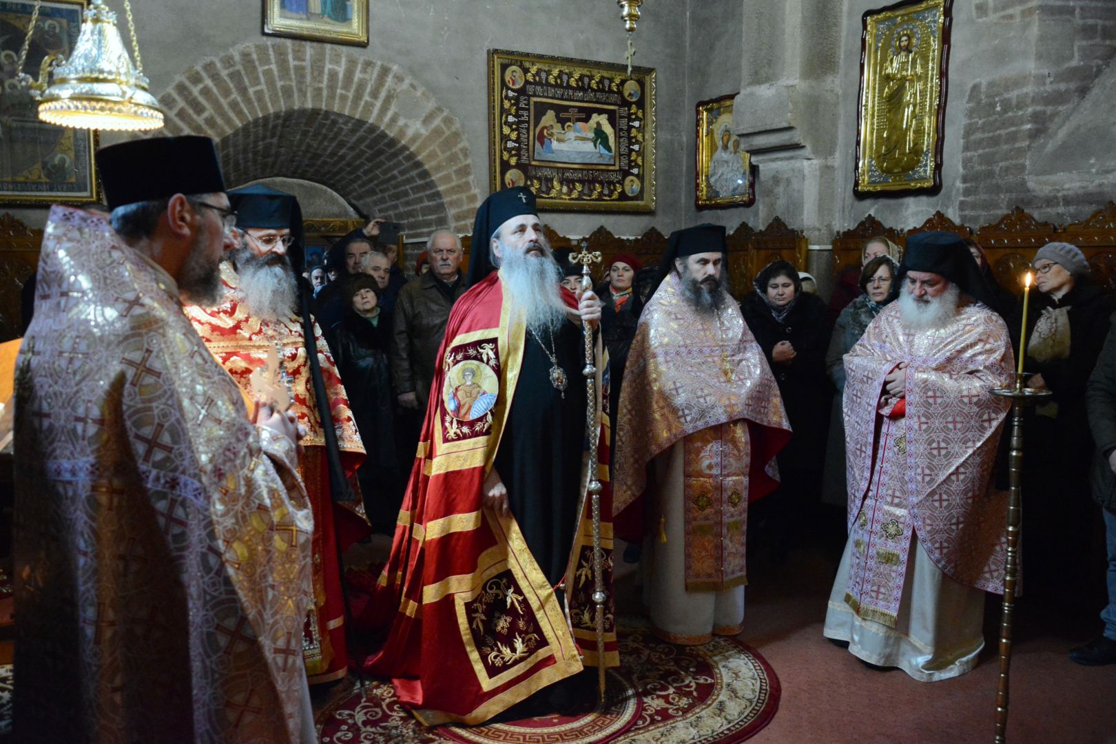 Părintele Mitropolit Teofan a slujit la Mănăstirea Războieni – Neamț