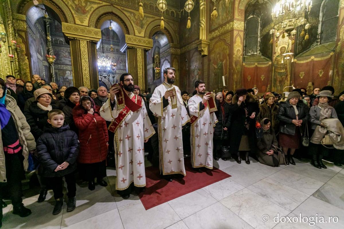 Slujbe arhierești dedicate hramului, la „bijuteria arhitectonică a capitalei Moldovei” - Mănăstirea „Sfinții Trei Ierarhi”