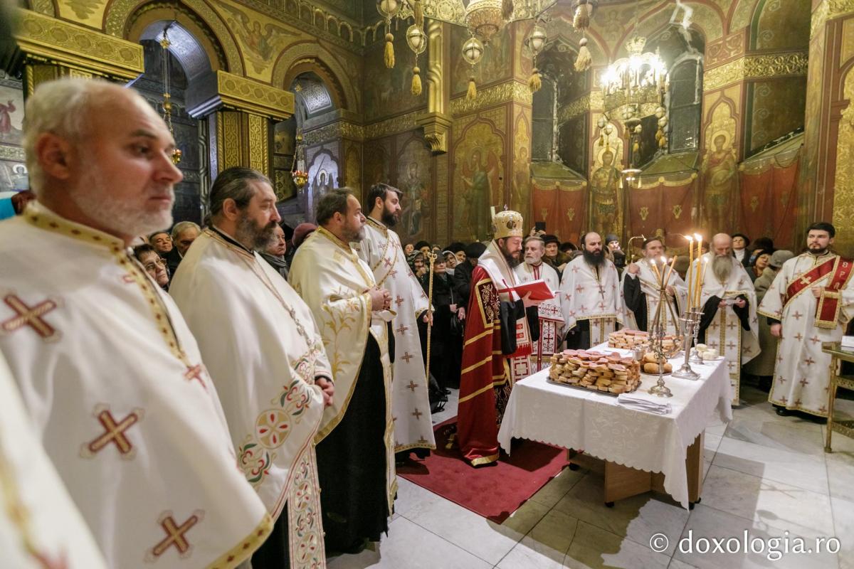 Slujbe arhierești dedicate hramului, la „bijuteria arhitectonică a capitalei Moldovei” - Mănăstirea „Sfinții Trei Ierarhi”
