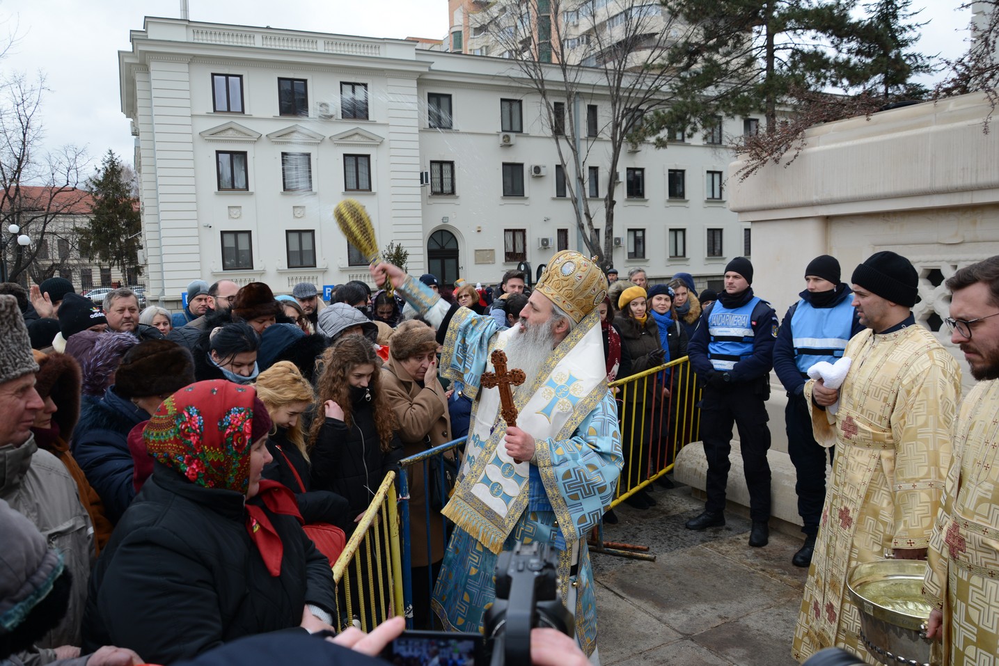 Slujba Bobotezei la Catedrala Mitropolitană din Iași: „Să fiți iubiți de Dumnezeu!”