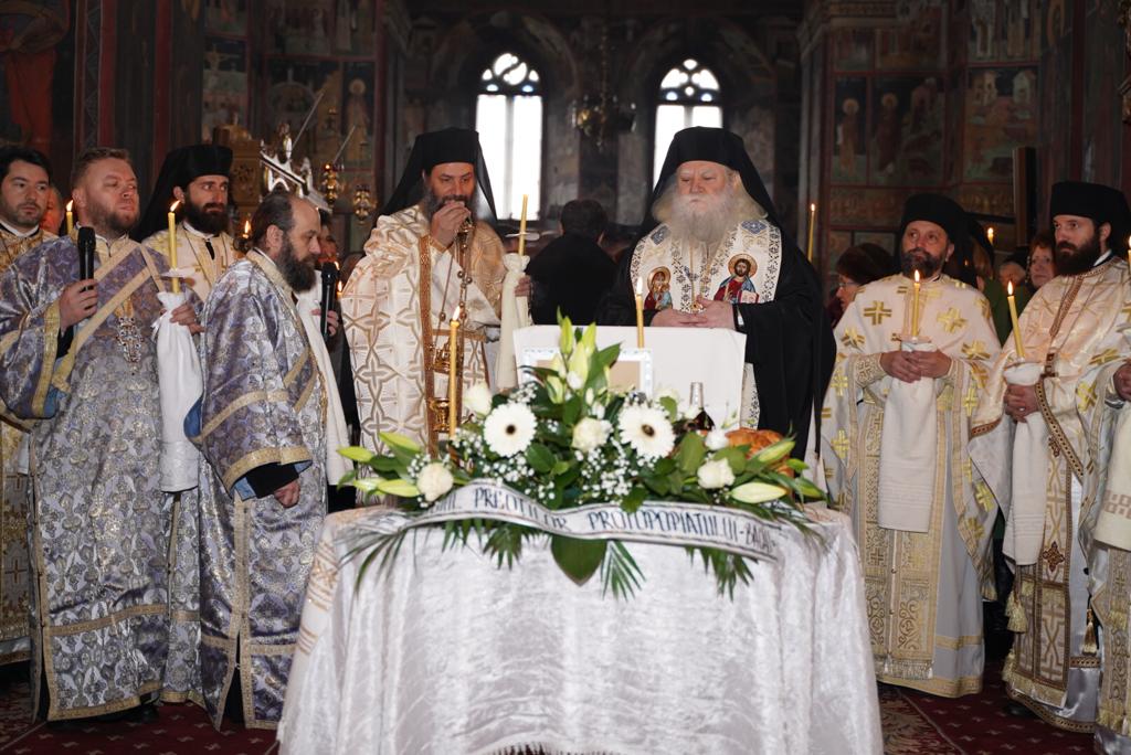 Parastas pentru Neculai Giosanu în Catedrala Arhiepiscopală din Roman