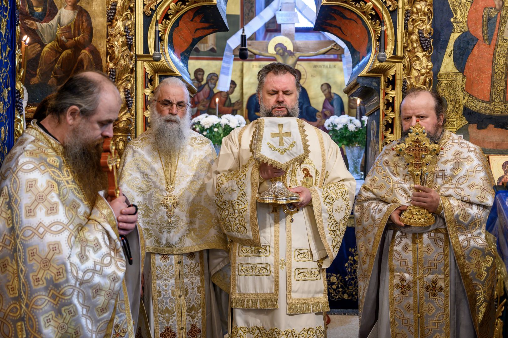 Mitropolitul celor două Americi a slujit la Mănăstirea Putna