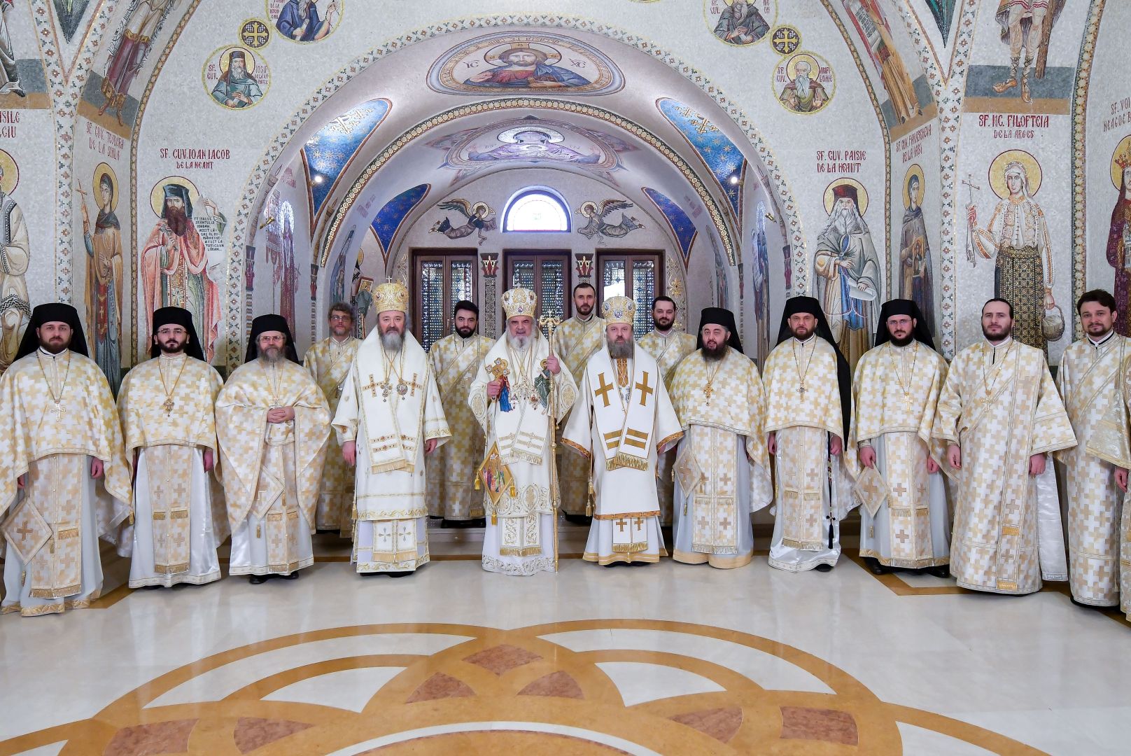 Părintele Patriarh Daniel: „Întâmpinarea Domnului ne cheamă să Îl întâmpinăm şi noi pe Hristos”