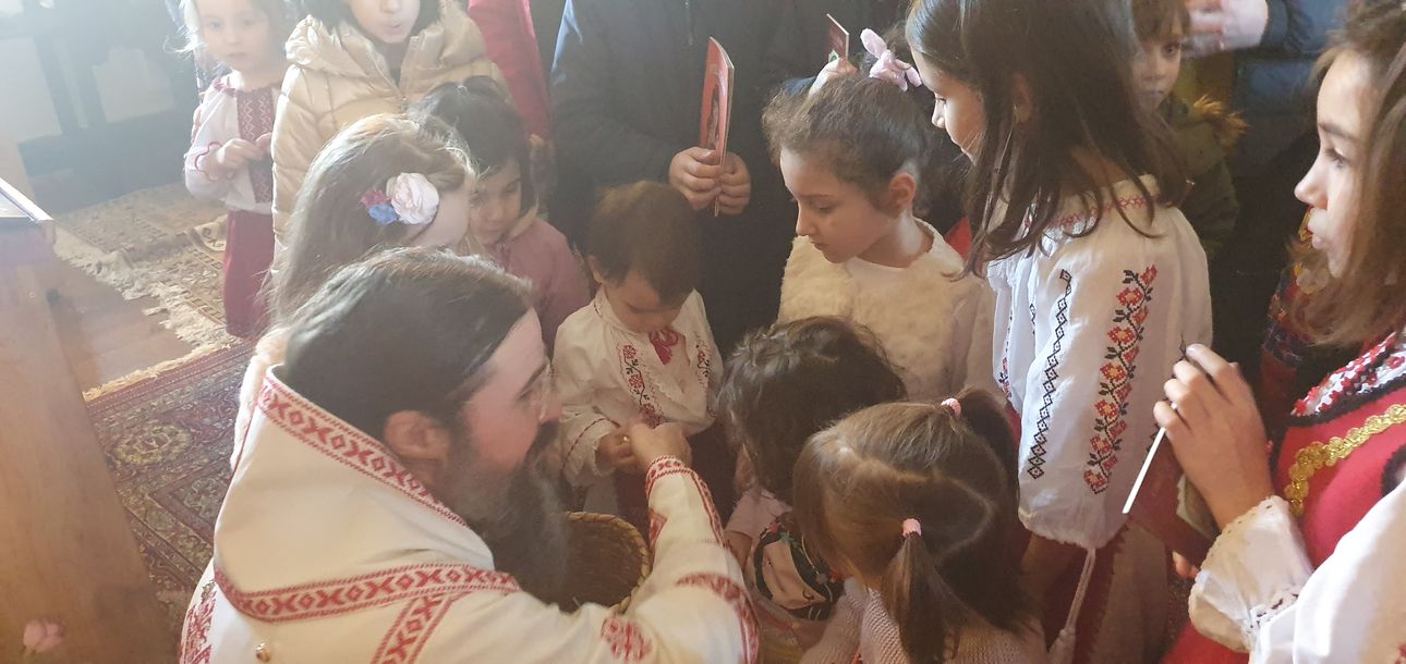 PS Macarie: „Durerea Maicii Domnului lângă crucea Fiului ei a depășit orice durere de mamă din lumea aceasta” PS Macarie: „Durerea Maicii Domnului lângă crucea Fiului ei a depășit orice durere de mamă din lumea aceasta”