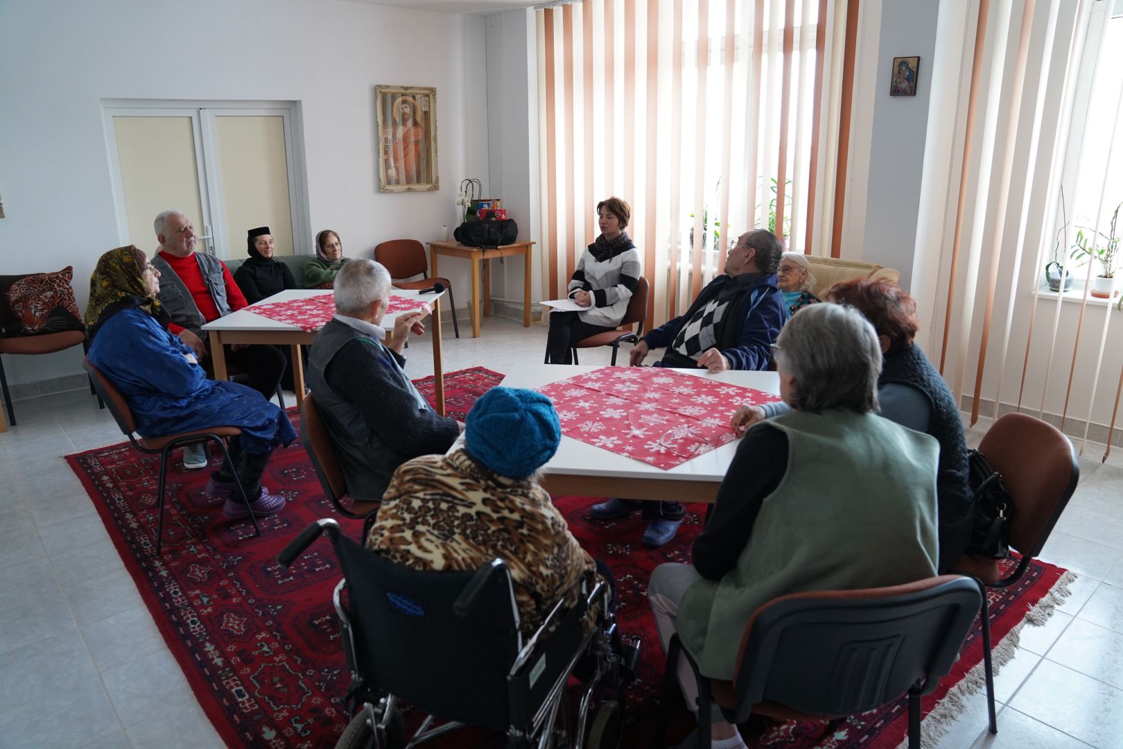 Locuri disponibile pentru bătrâni la Centrul „Cuvioasa Nazaria” de la Văratec