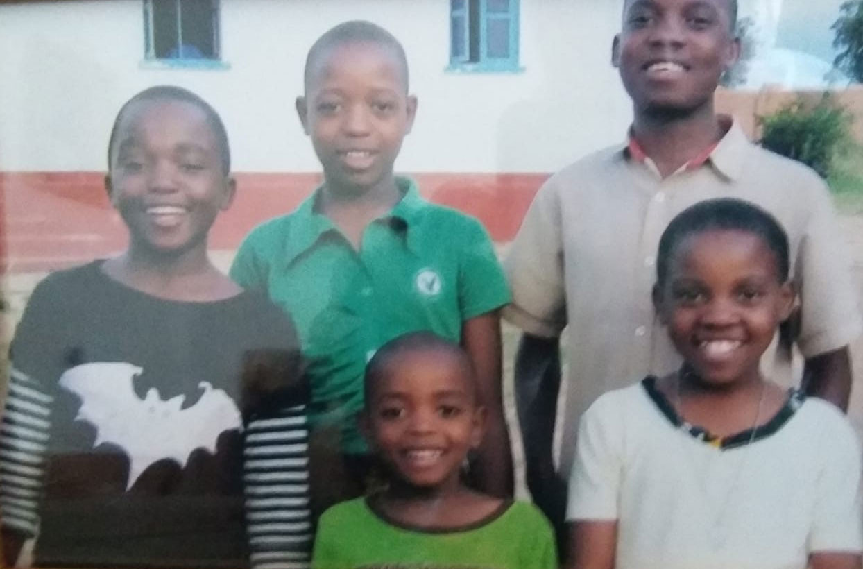 Steven, Anastasia și Augustino – orfani care primesc în dar dreptul la educație