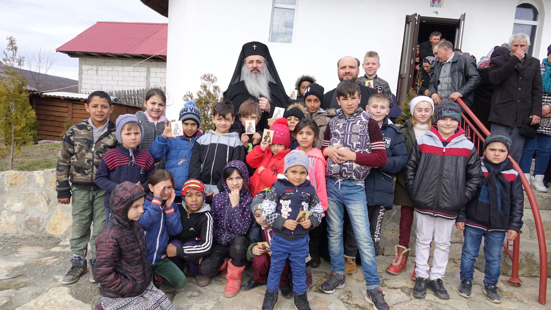 Părintele Mitropolit Teofan a slujit la Parohia Brustureț