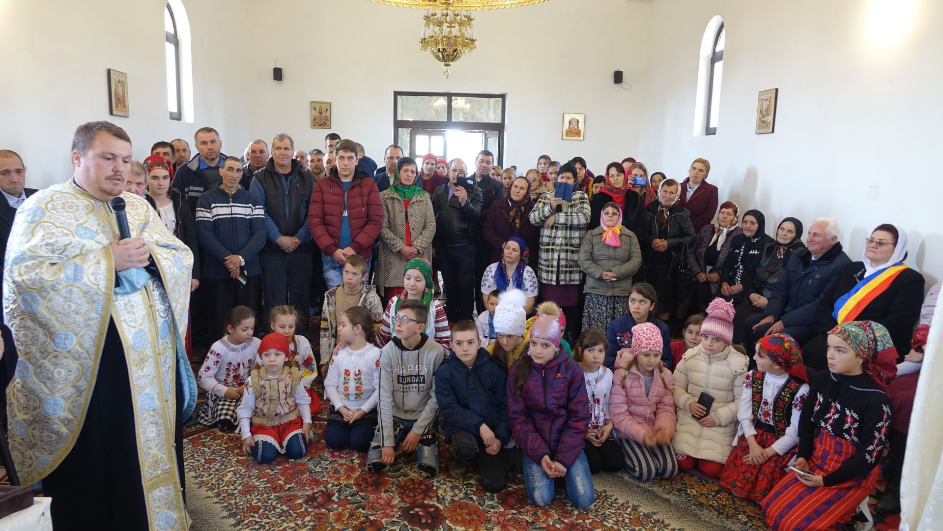 Părintele Mitropolit Teofan a slujit la Parohia Brustureț