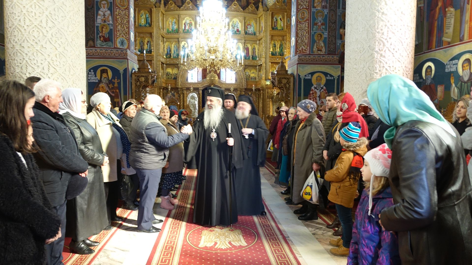 Părintele Mitropolit Teofan a slujit la Parohia Brustureț