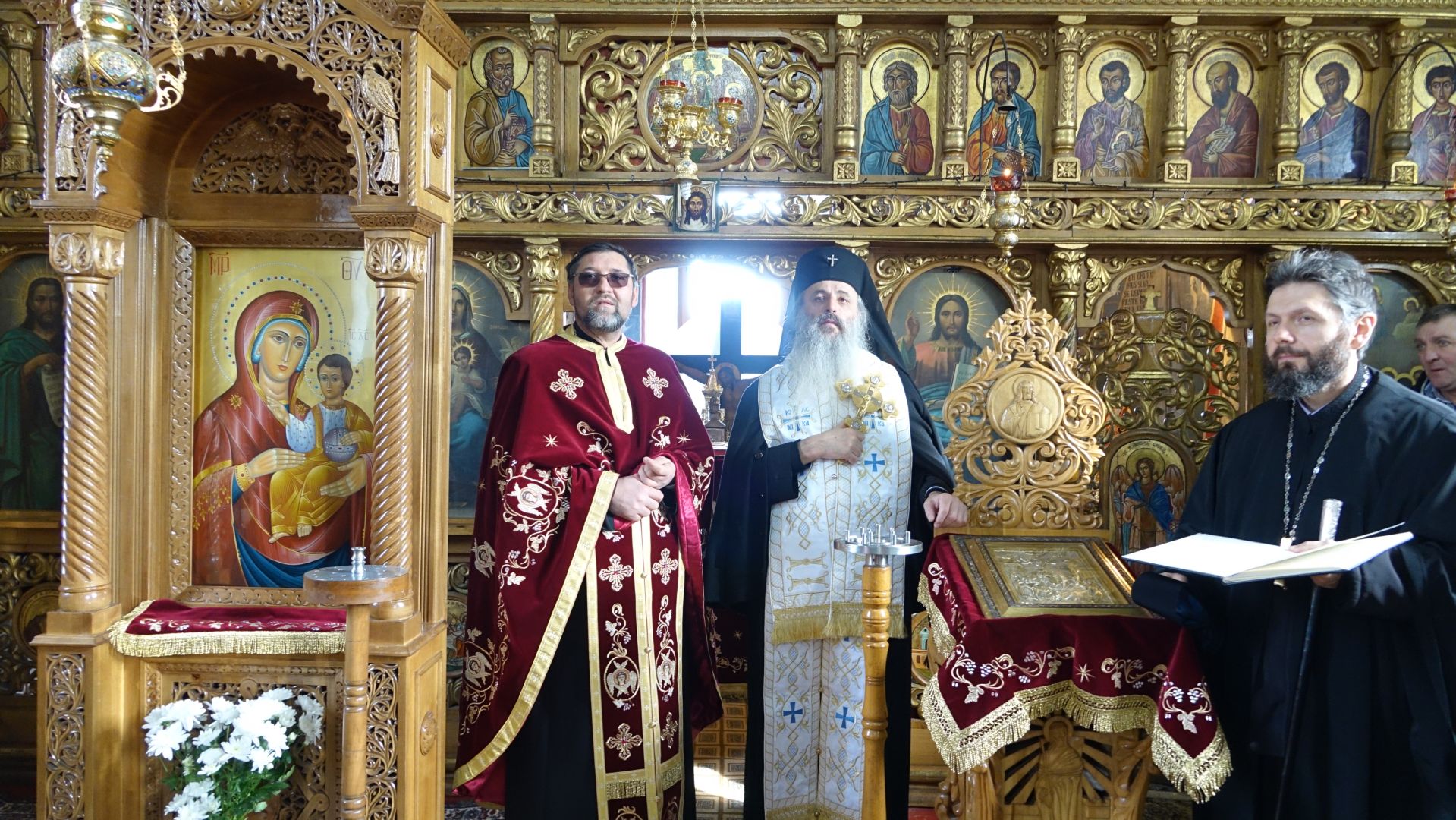 Părintele Mitropolit Teofan a slujit la Parohia Brustureț