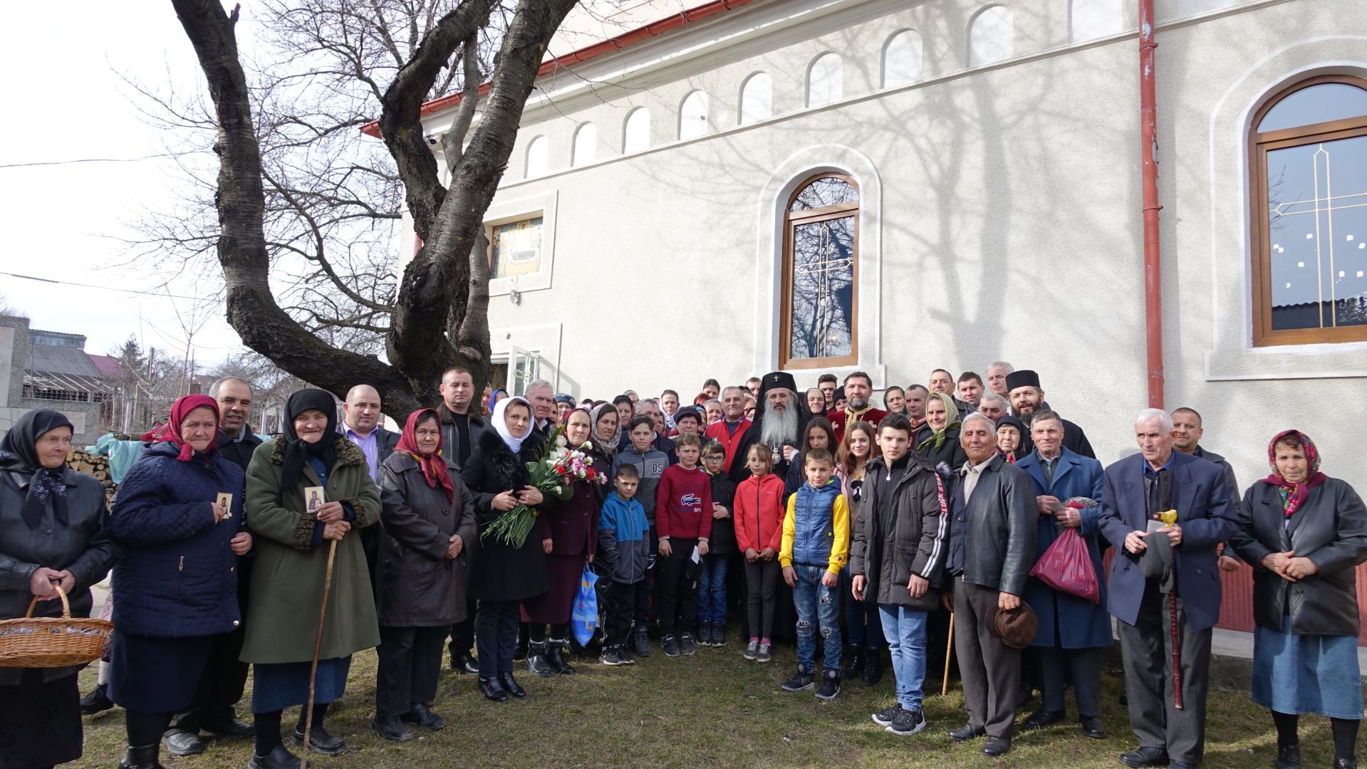 Părintele Mitropolit Teofan a slujit la Parohia Brustureț