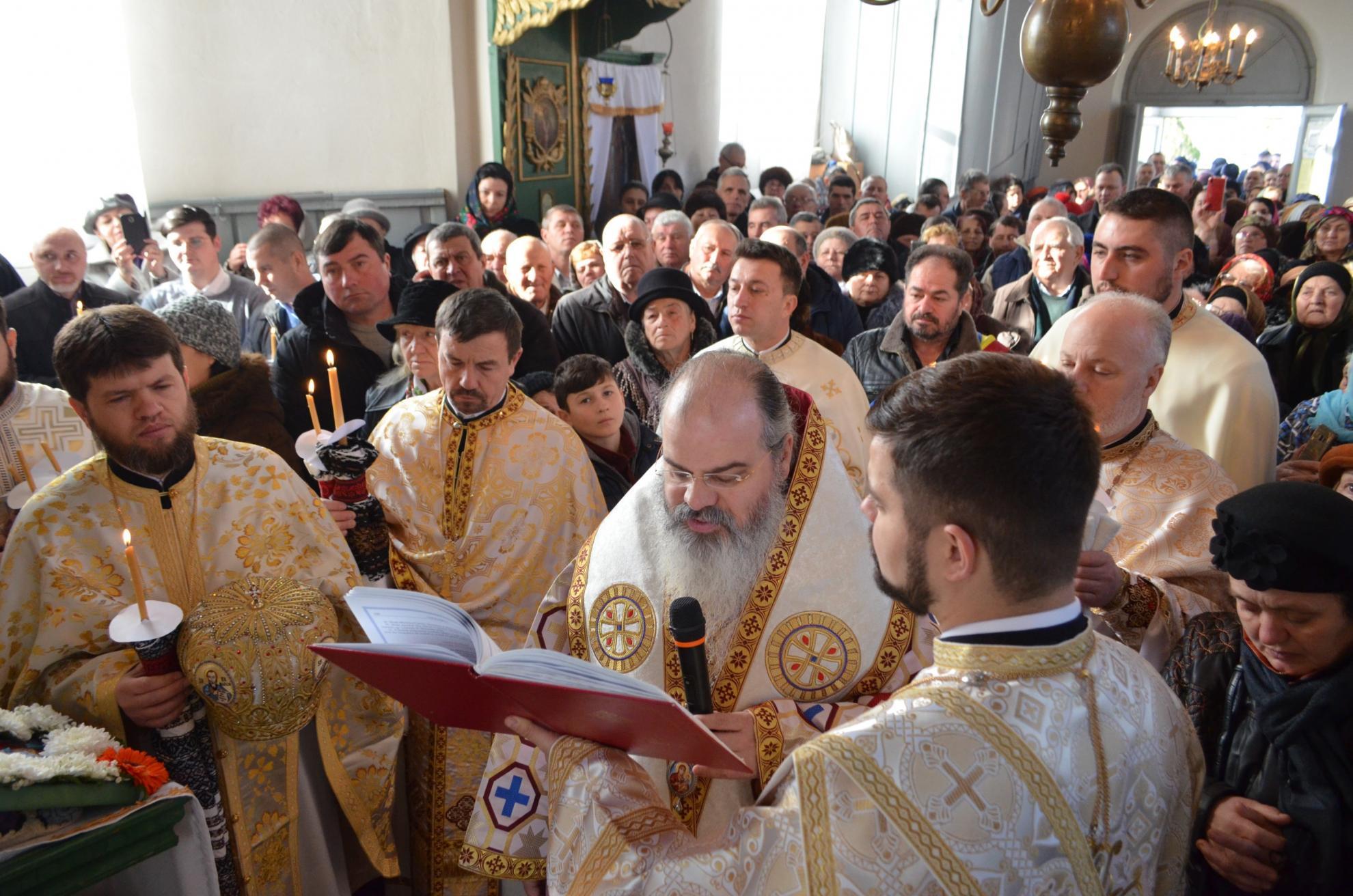 Liturghie arhierească în Parohia Crâng, Protopopiatul Bârlad Liturghie arhierească în Parohia Crâng, Protopopiatul Bârlad