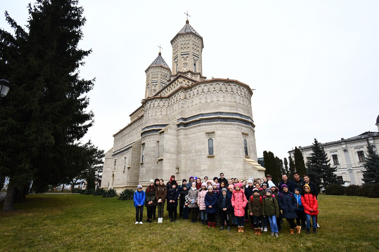 Bucurie prin pelerinaj pentru şcolarii din Andrieşeni