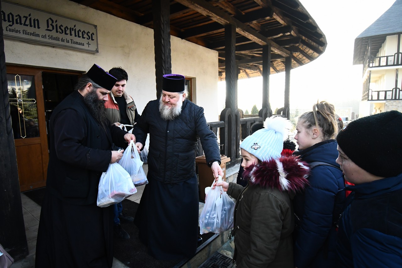 Bucurie prin pelerinaj pentru şcolarii din Andrieşeni