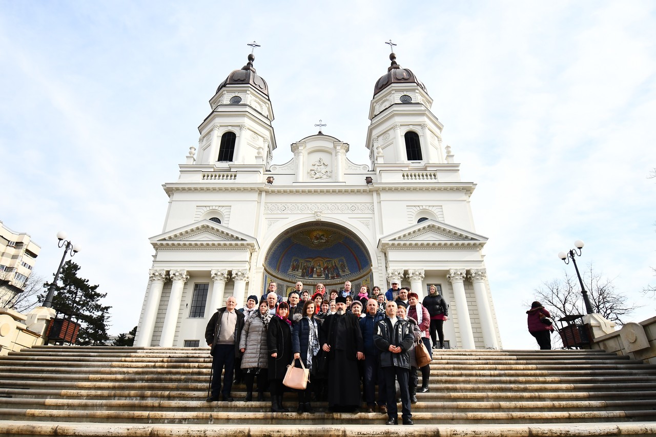 Români din Basarabia, în pelerinaj la câteva biserici moldave