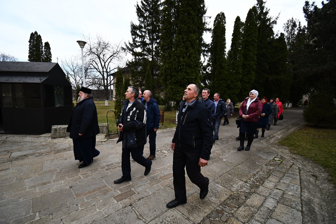 Români din Basarabia, în pelerinaj la câteva biserici moldave