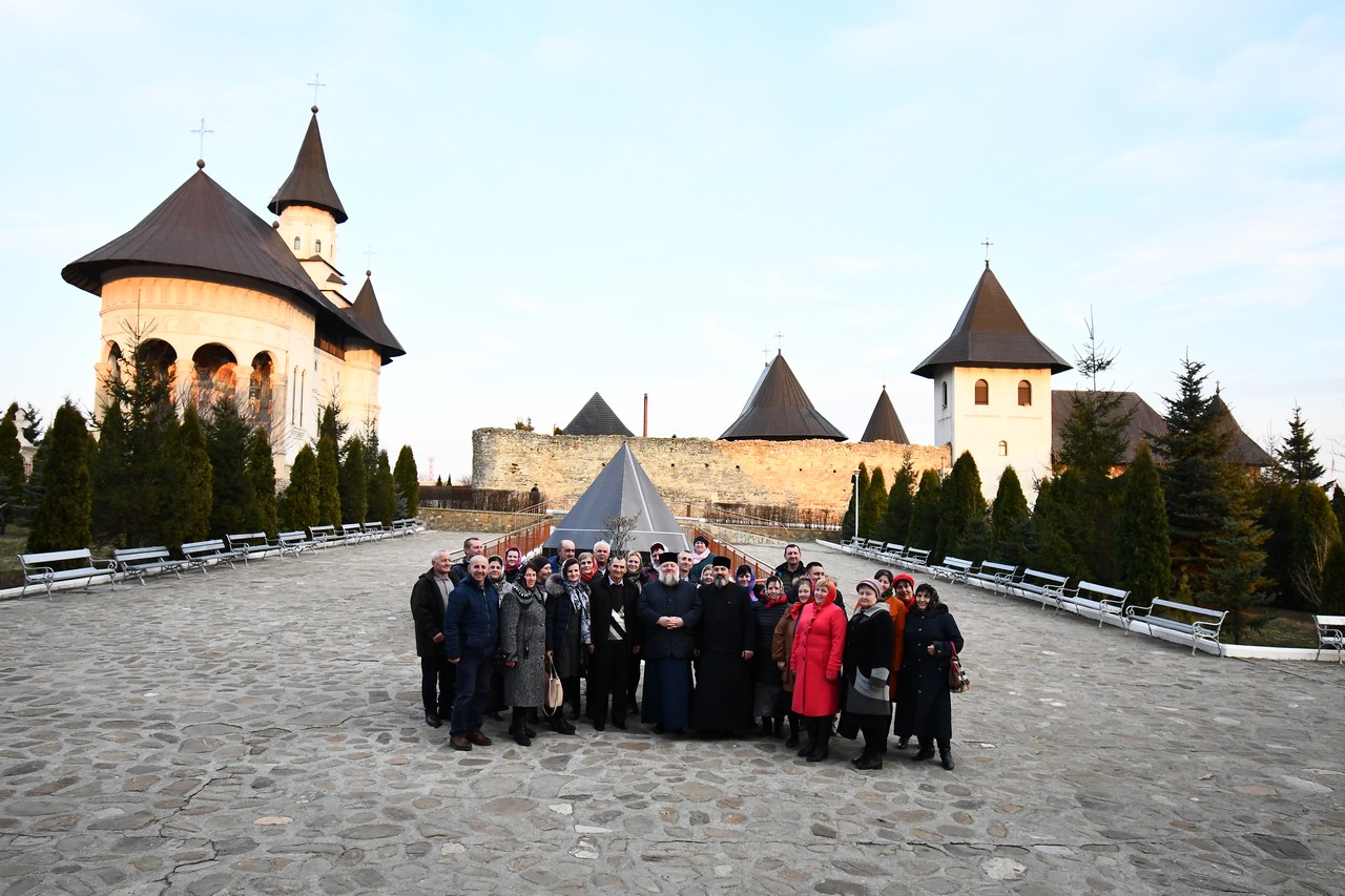 Români din Basarabia, în pelerinaj la câteva biserici moldave