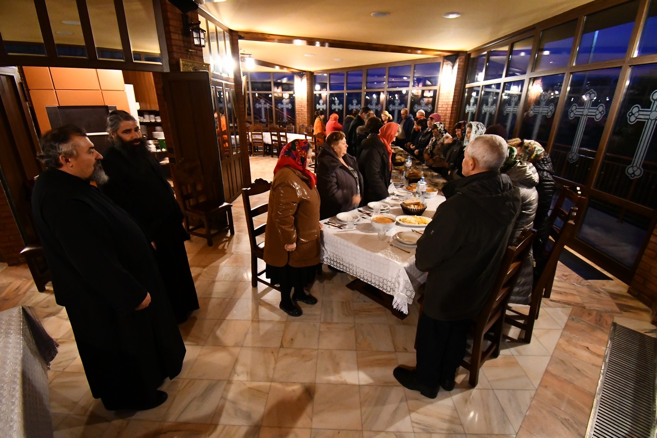 Români din Basarabia, în pelerinaj la câteva biserici moldave