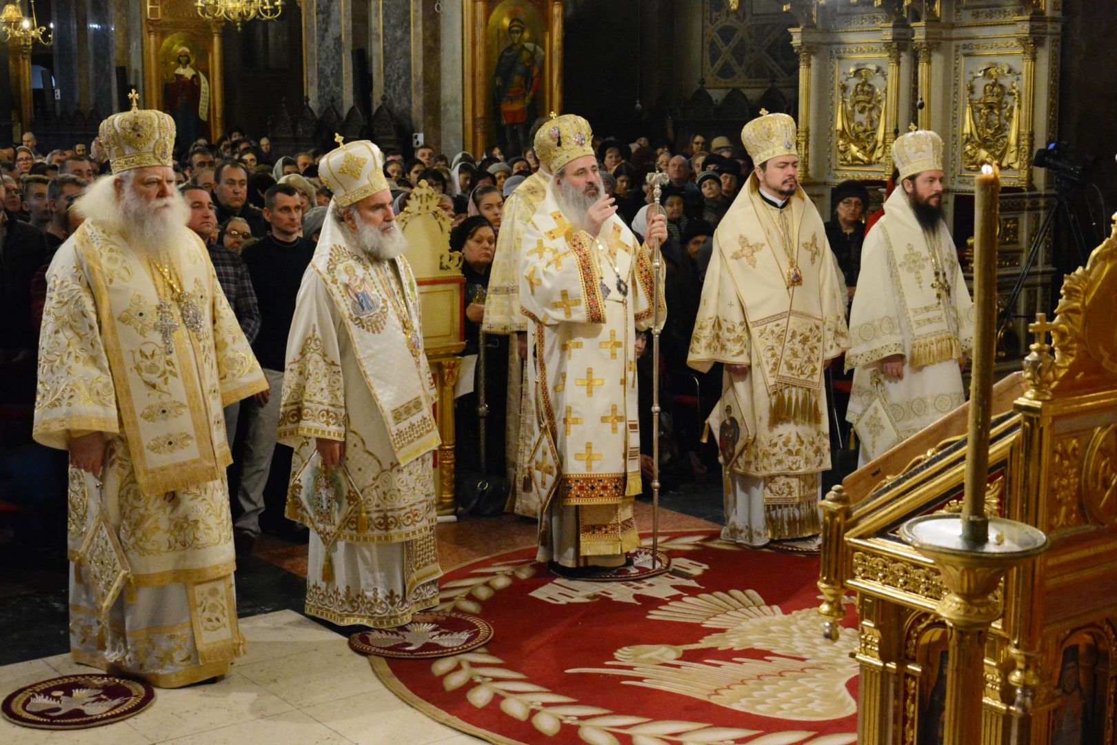 Cinci ierarhi și zeci de clerici au slujit la hramul istoric al Catedralei Mitropolitane din Iași