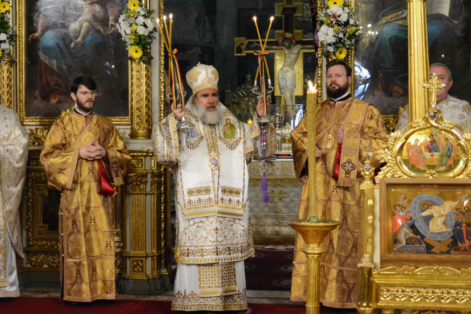 Cinci ierarhi și zeci de clerici au slujit la hramul istoric al Catedralei Mitropolitane din Iași