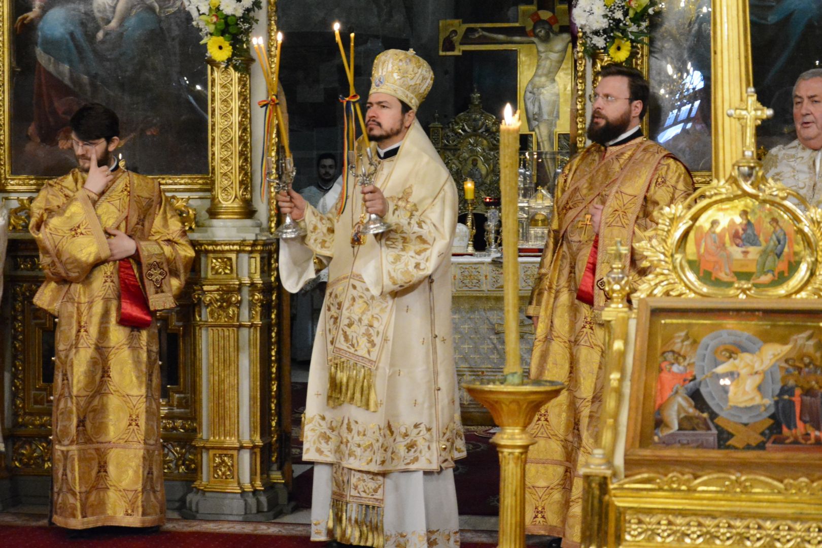 Cinci ierarhi și zeci de clerici au slujit la hramul istoric al Catedralei Mitropolitane din Iași