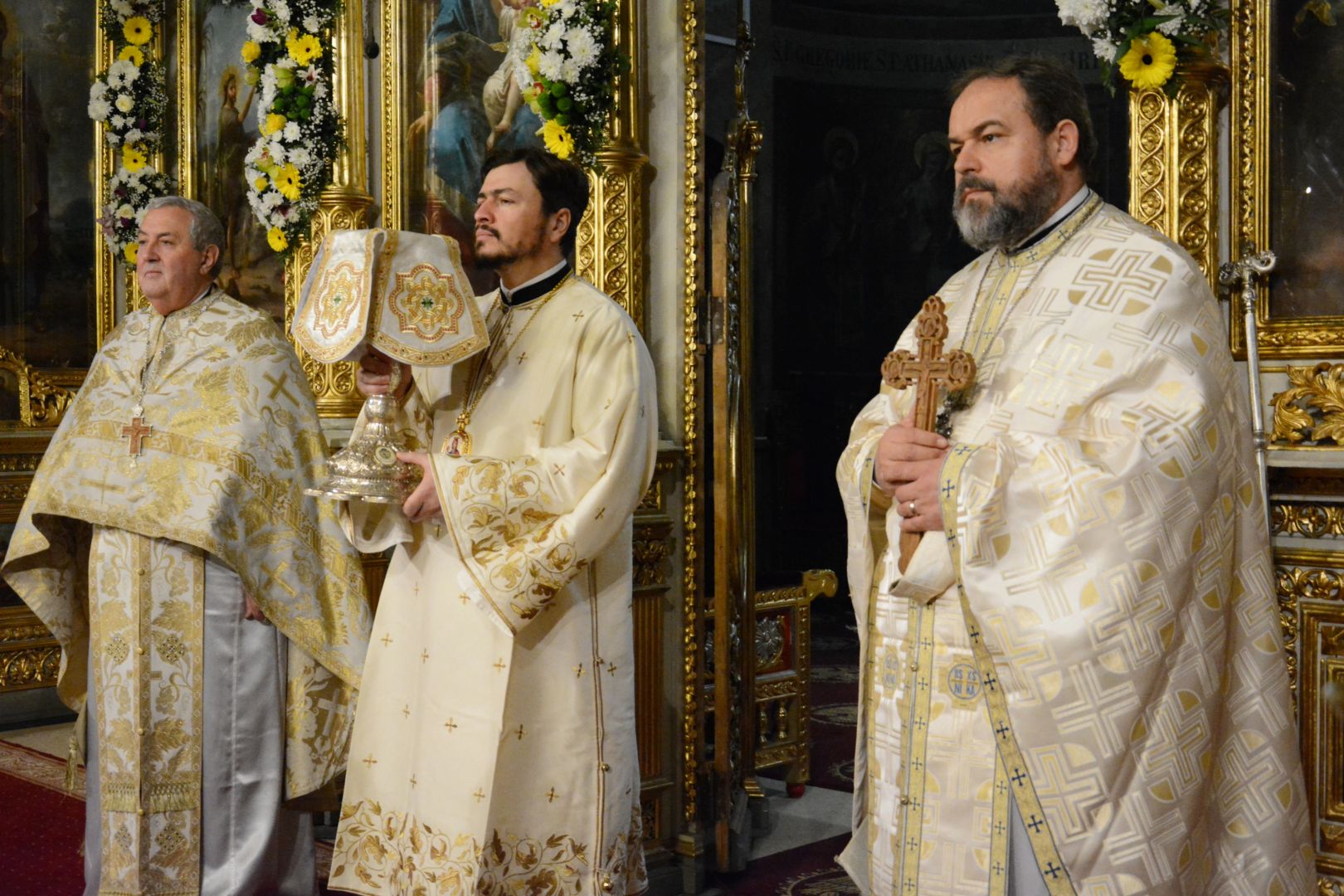 Cinci ierarhi și zeci de clerici au slujit la hramul istoric al Catedralei Mitropolitane din Iași