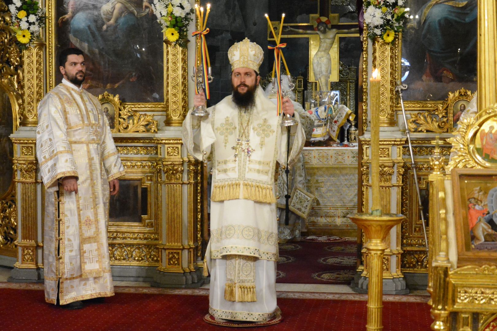 Cinci ierarhi și zeci de clerici au slujit la hramul istoric al Catedralei Mitropolitane din Iași