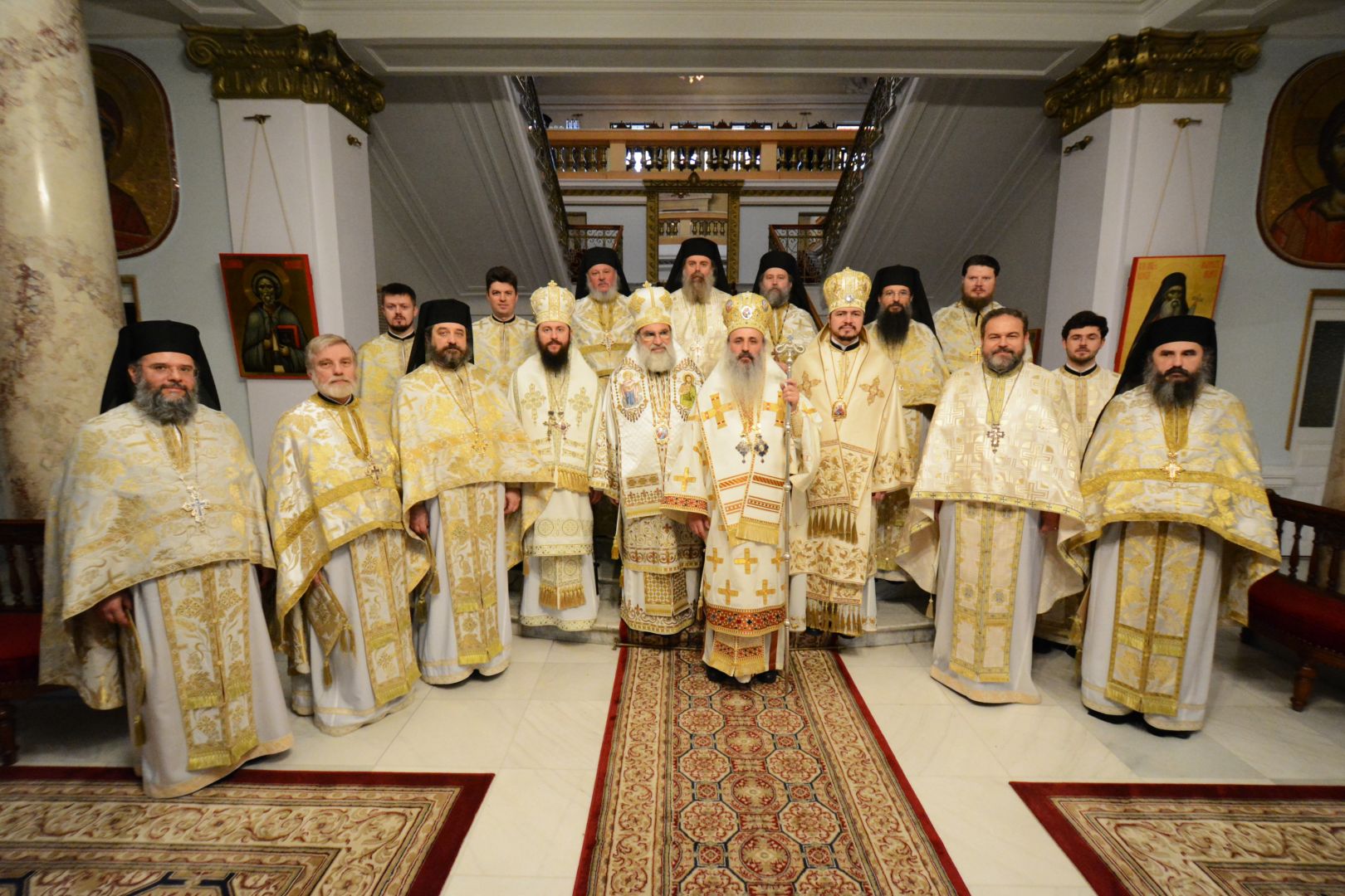 Cinci ierarhi și zeci de clerici au slujit la hramul istoric al Catedralei Mitropolitane din Iași