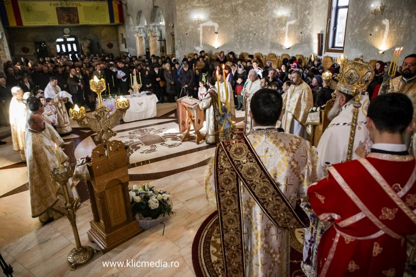 Liturghie arhierească în Parohia Șerbănești din Bacău