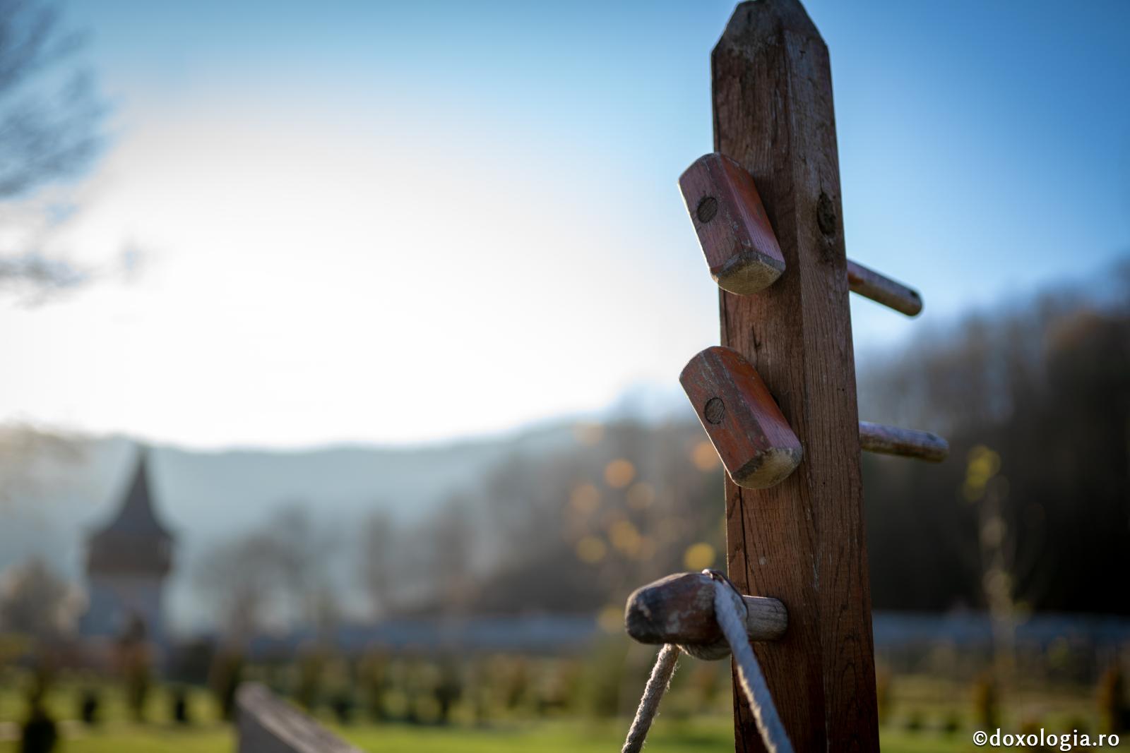 (Audio) „A ierta înseamnă a mărturisi că eu cred că Dumnezeu a avut un rost în greșeala care mi s-a făcut” – Arhim. Nichifor Horia