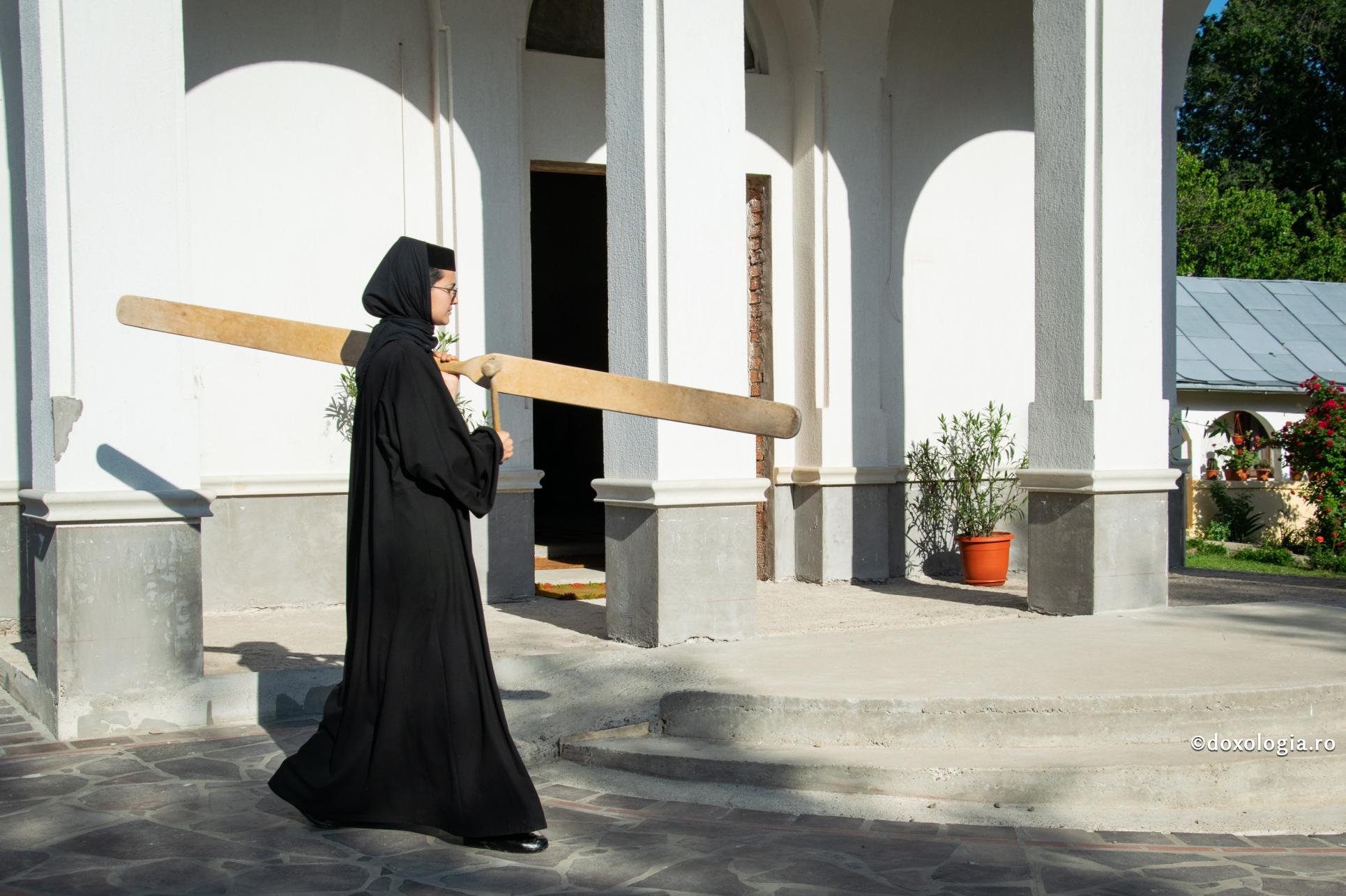 Predica tăcută a monahului