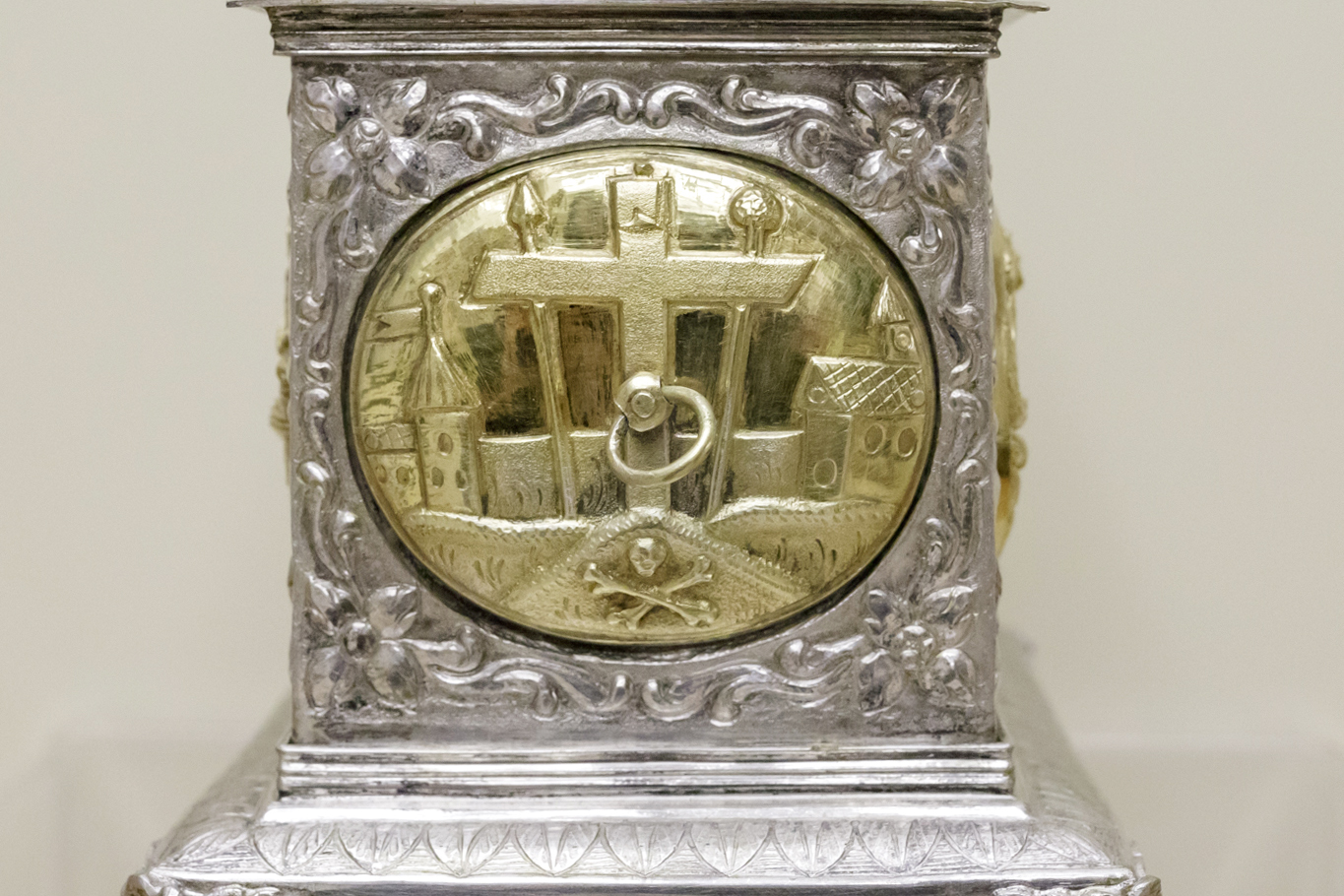 Exponatul lunii februarie: Chivot din argint cu scena Învierii Mântuitorului