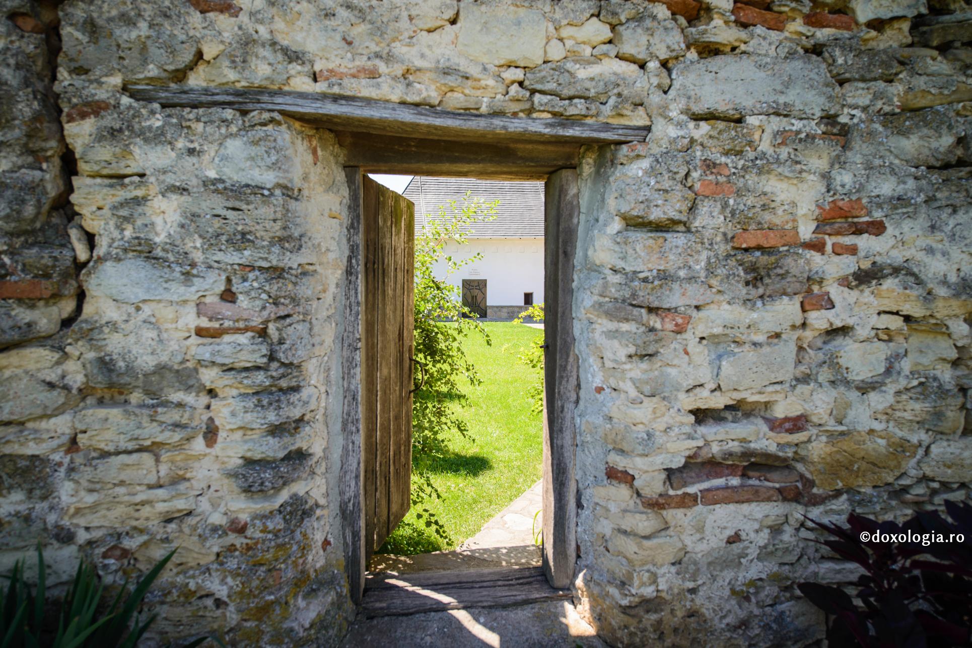 Cetatea inimii omului şi cei doi cuceritori