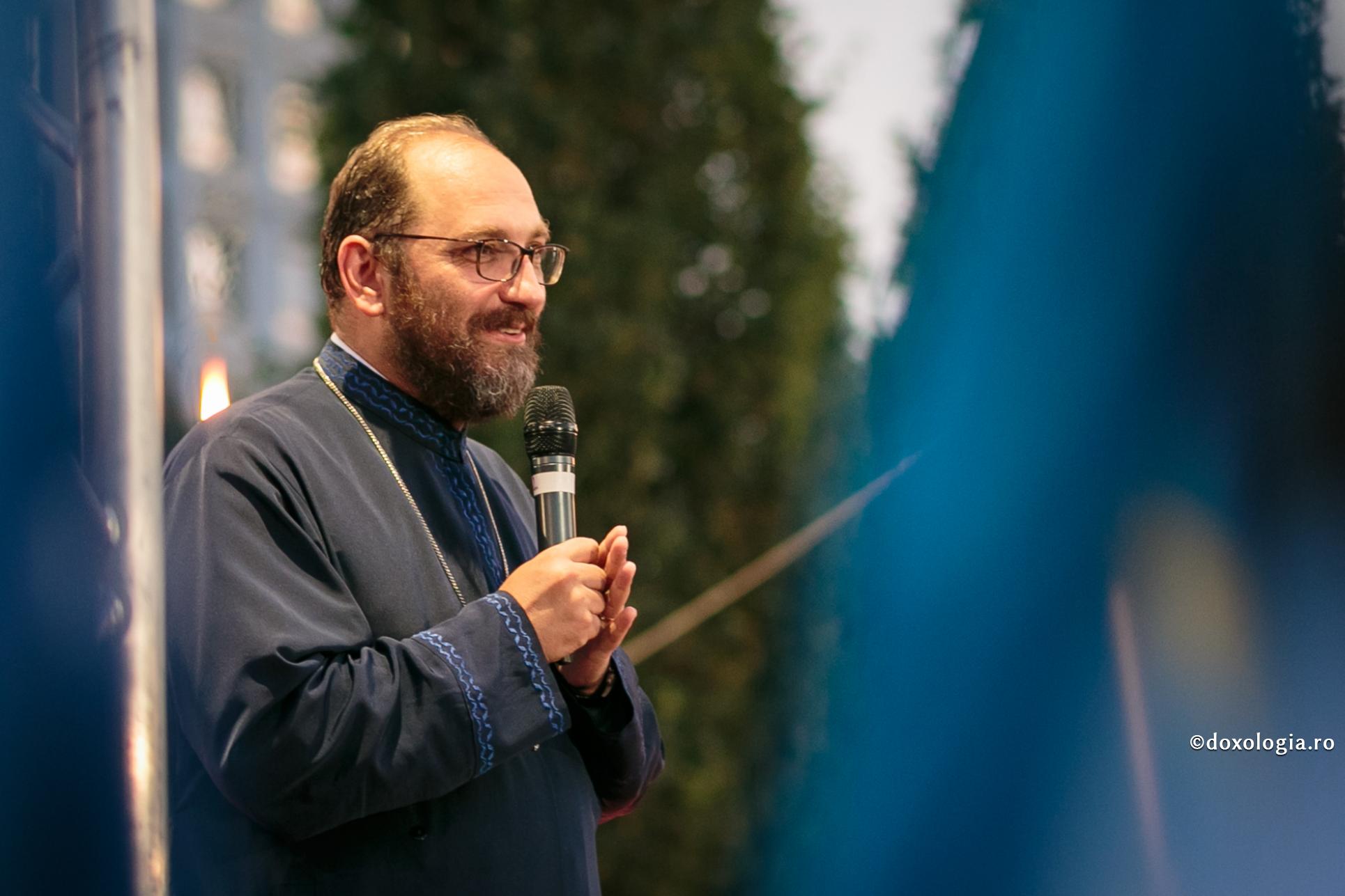 Foto: Claudiu Pântea Flămând, însetat, străin, gol, bolnav, întemnițat... (Matei 25, 31-46)